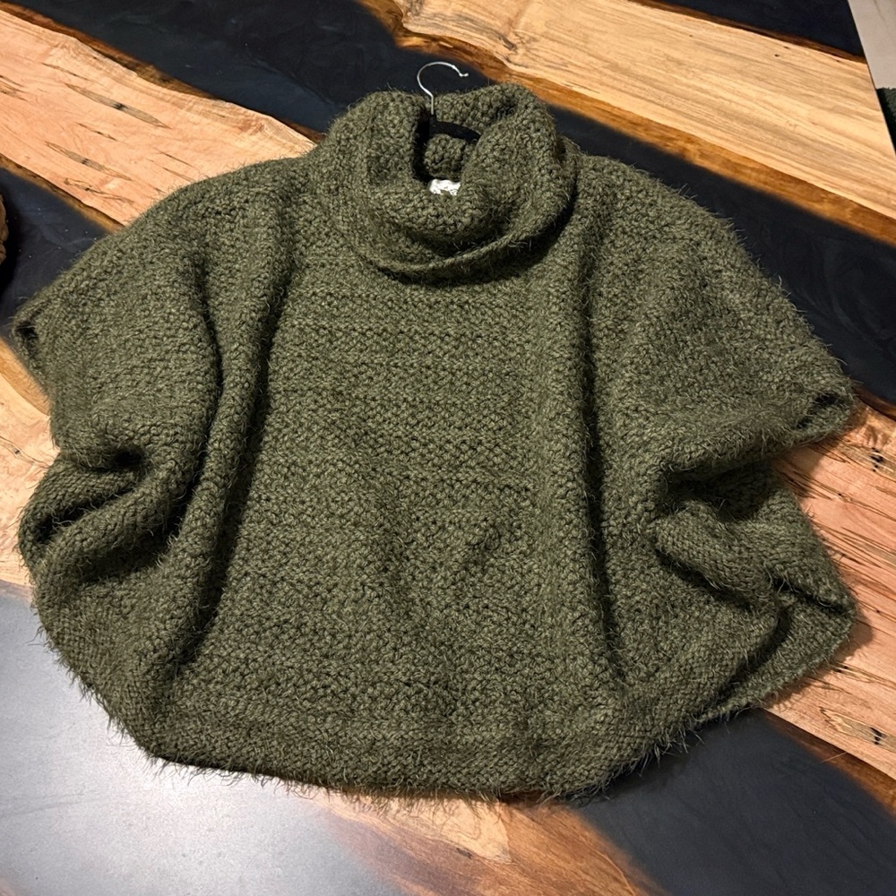 Lou & Grey Alpaca Blend Chunky Eyelash Yarn Sweater Olive Green Soft Oversized